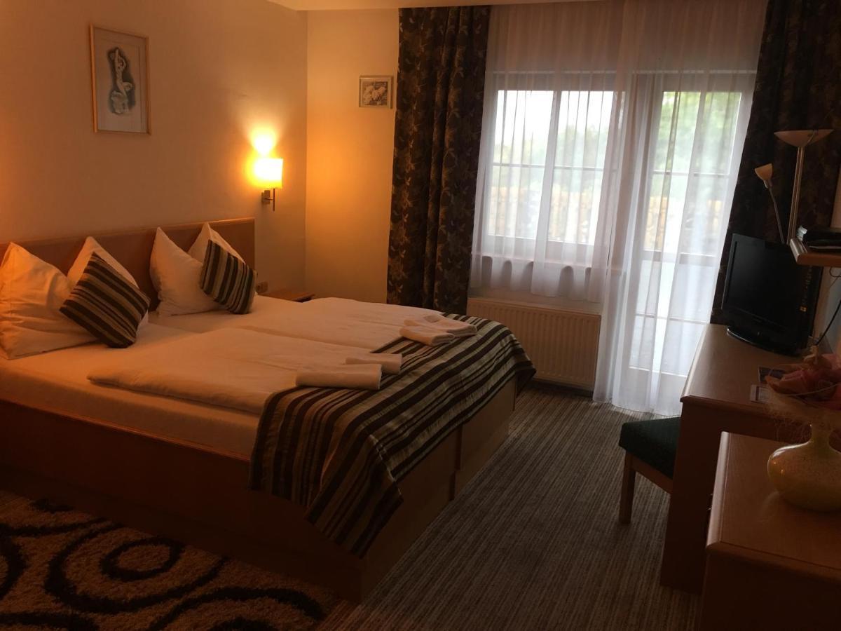 Forrest Hotel 霍穆托夫 外观 照片