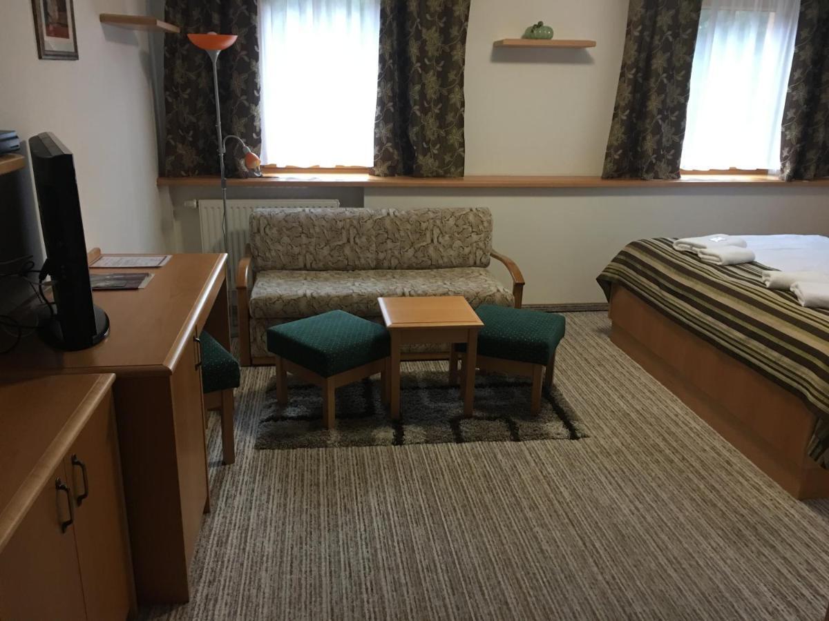 Forrest Hotel 霍穆托夫 外观 照片